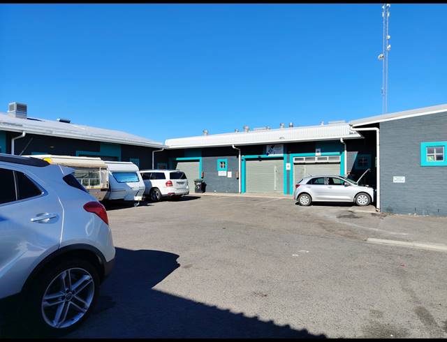 589M² INDUSTRIAL YARD FOR SALE IN SOMERSET WEST BUSINESS PARK